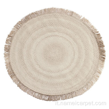 Grande tappeto in lana in cammello intrecciato.